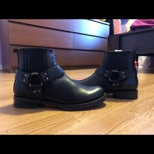Frye Veronica Harness Chelsea Black boots sz 6.5